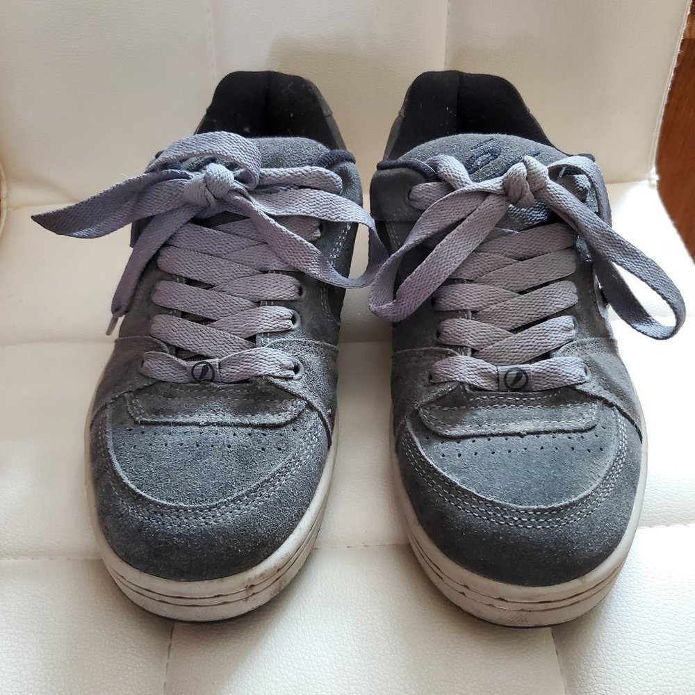 Es Accel men's size 7 skate shoes